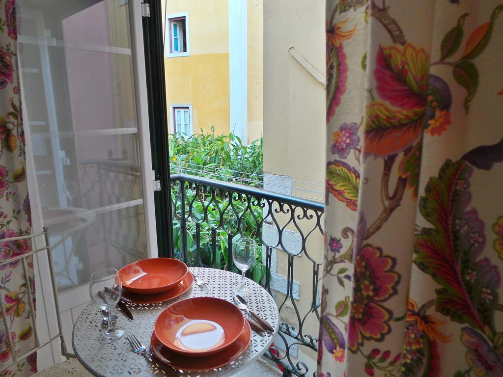 Barracao De Alfama Apartments Lisbon Bagian luar foto